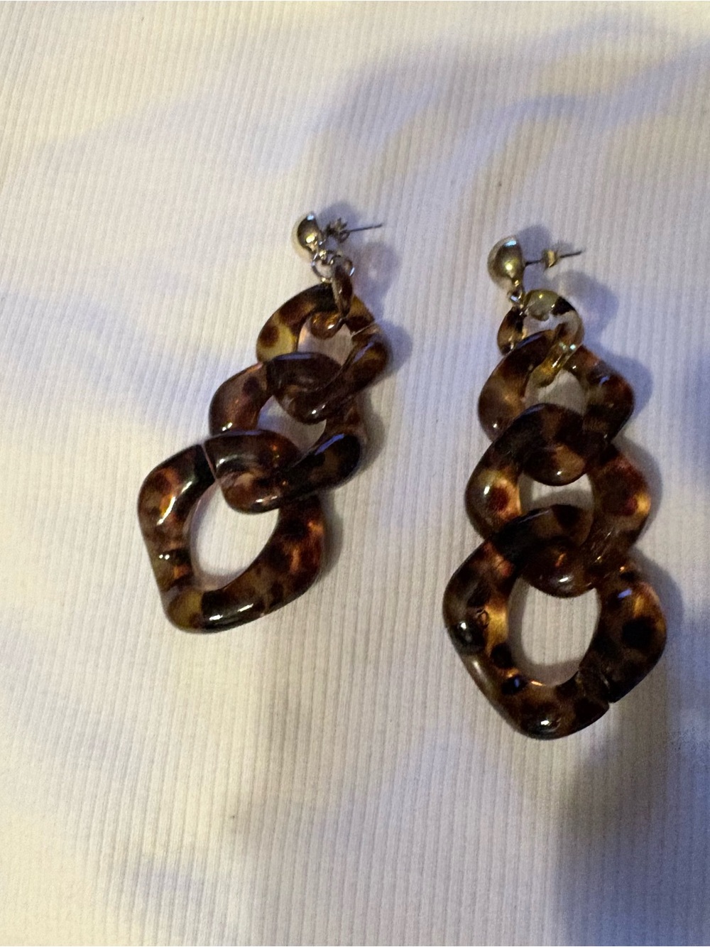 Tortoiseshell Chain Link Drop Earrings.